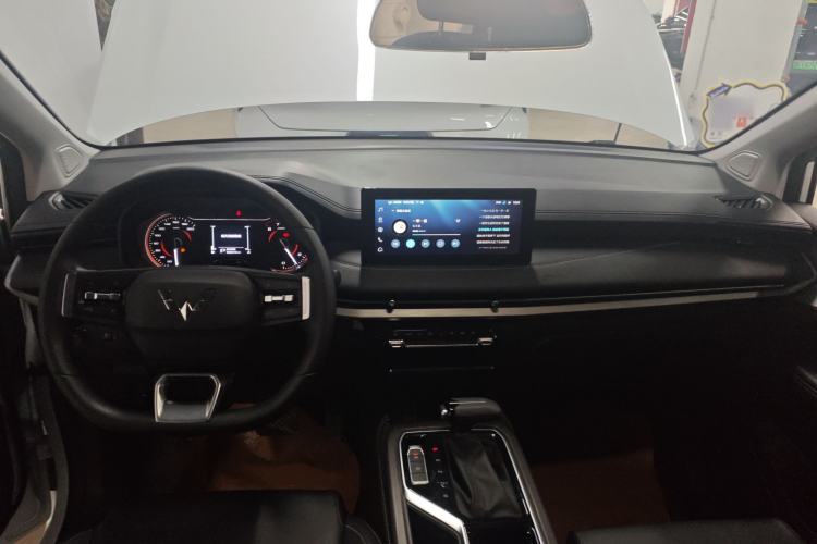 Used Wuling Jiachen 2022 1.5T CVT Smart Luxury Version Center Console