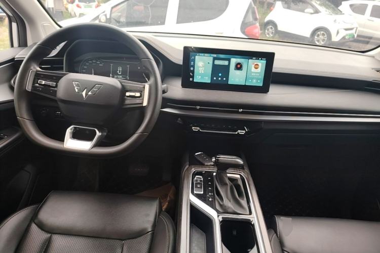 Used Wuling Jiachen 2022 1.5T CVT Smart Luxury Version Center Console