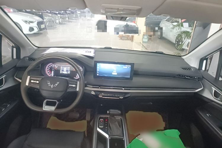 Used Wuling Jiachen 2022 1.5T CVT Smart Luxury Version Center Console