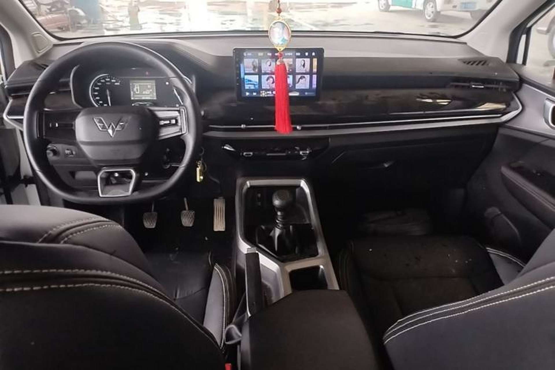 Used Wuling Jiachen 2022 1.5L Manual Enjoyment Elite Model Center Console