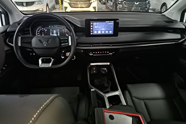 Used Wuling Jiachen 2022 1.5L Manual Comfort Edition Center Console