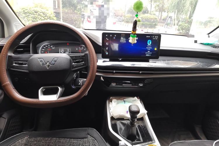 Used Wuling Jiachen 2022 1.5L Manual Enjoyment Elite Model Center Console