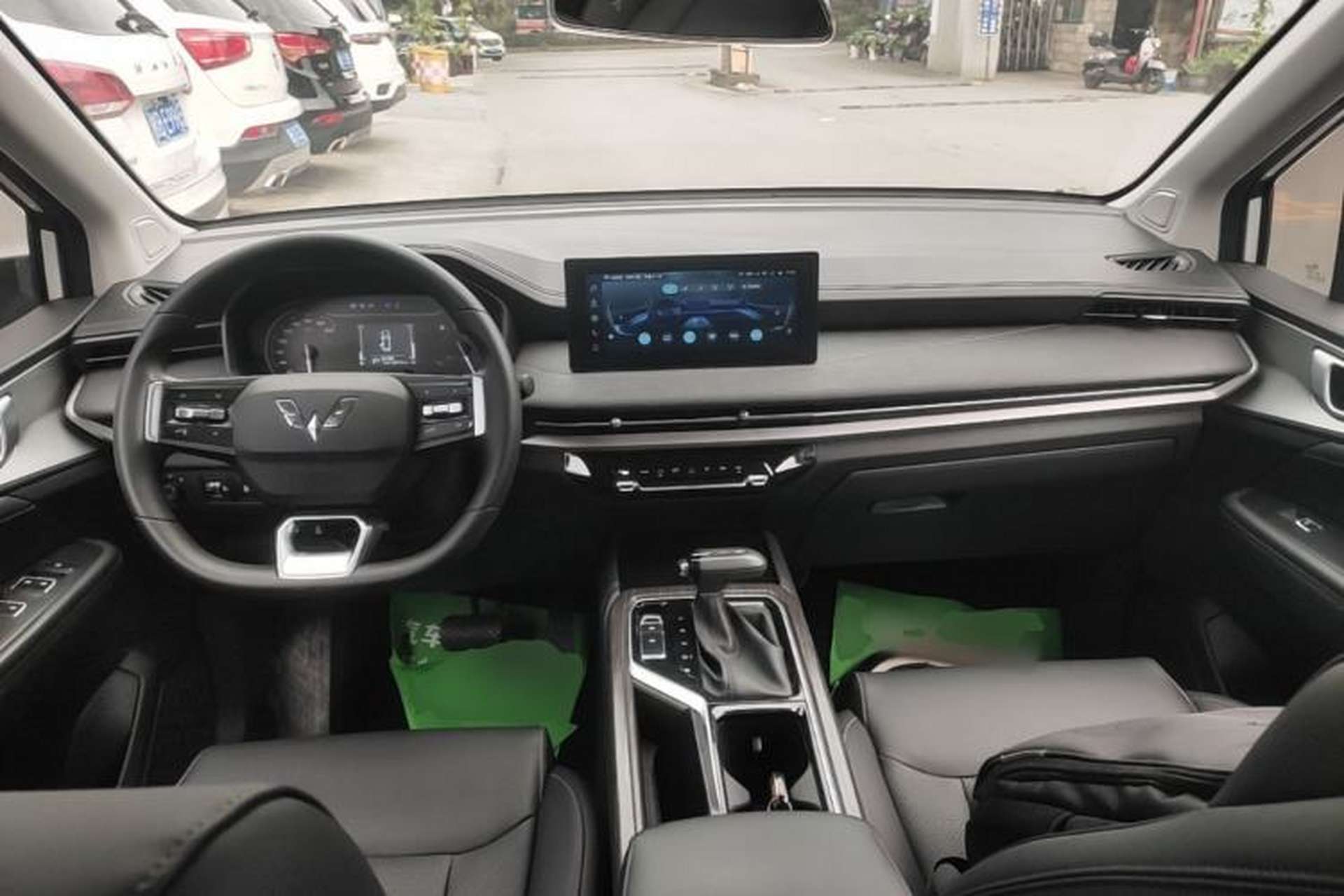 Used Wuling Jiachen 2022 1.5T CVT Smart Luxury Version Center Console