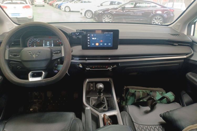 Used Wuling Jiachen 2022 1.5T Manual Light Enjoyment Dynamic Version Center Console