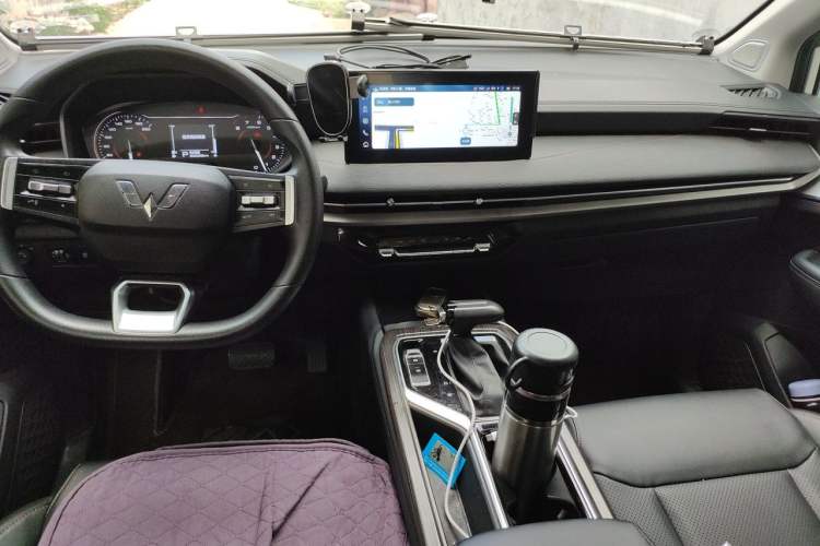 Used Wuling Jiachen 2022 1.5T CVT Smart Luxury Version Center Console