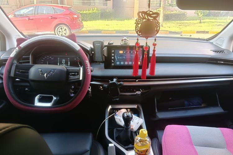 Used Wuling Jiachen 2022 1.5T Manual Light Enjoyment Dynamic Version Center Console