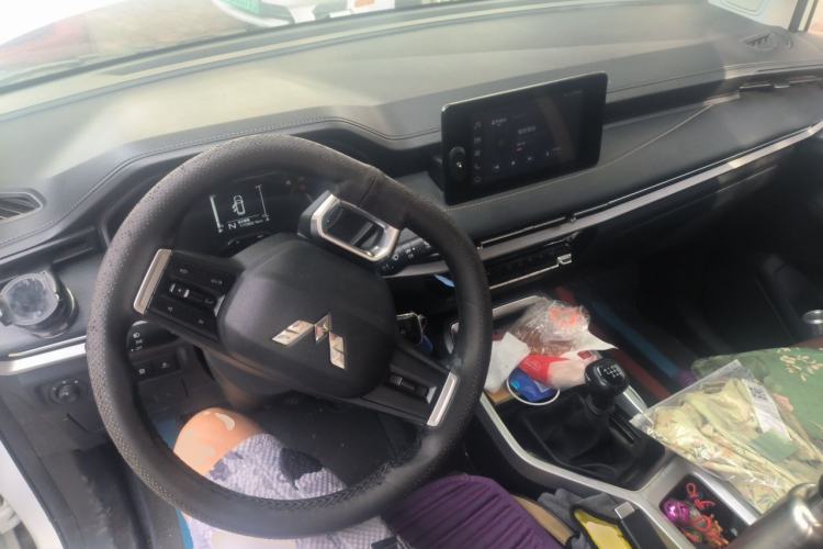 Used Wuling Jiachen 2022 1.5T Manual Comfort & Dynamic Version Center Console