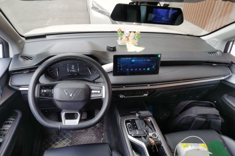 Used Wuling Jiachen 2022 1.5T CVT Smart Luxury Version Center Console