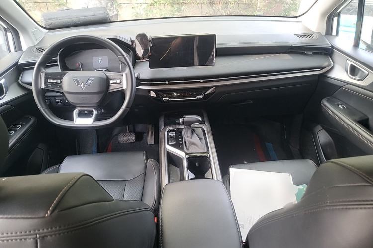 Used Wuling Jiachen 2022 1.5T CVT Smart Luxury Version Center Console