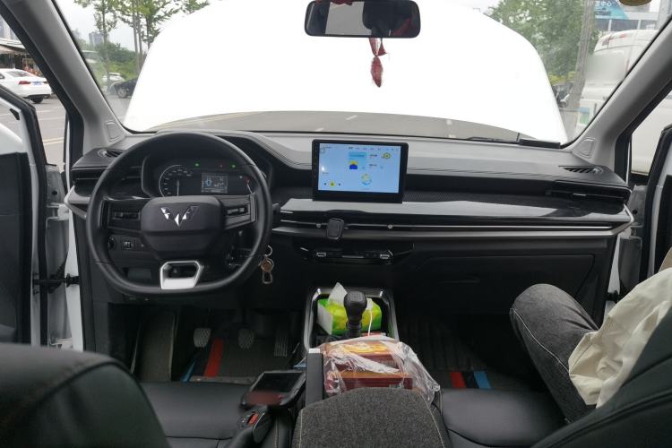Used Wuling Jiachen 2022 1.5L Manual Enjoyment Elite Model Center Console