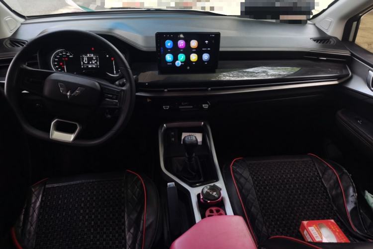 Used Wuling Jiachen 2022 1.5L Manual Enjoyment Elite Model Center Console