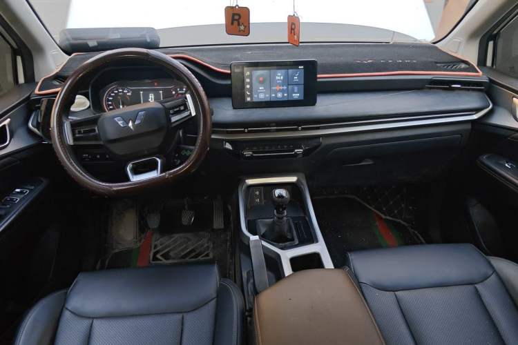 Used Wuling Jiachen 2022 1.5L Manual Comfort Edition Center Console