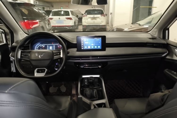 Used Wuling Jiachen 2022 1.5T Manual Comfort & Dynamic Version Center Console