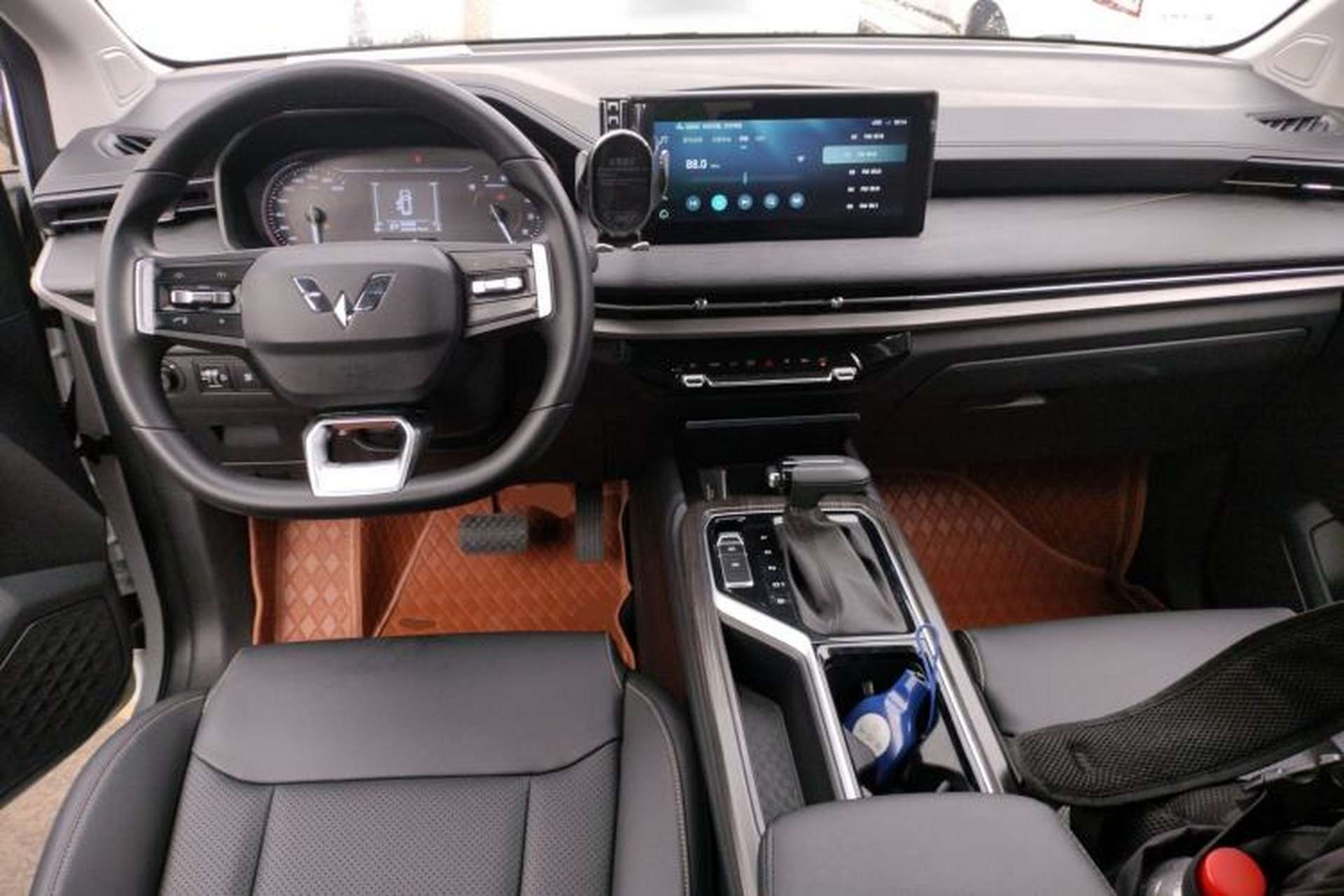 Used Wuling Jiachen 2022 1.5T CVT Smart Luxury Version Center Console