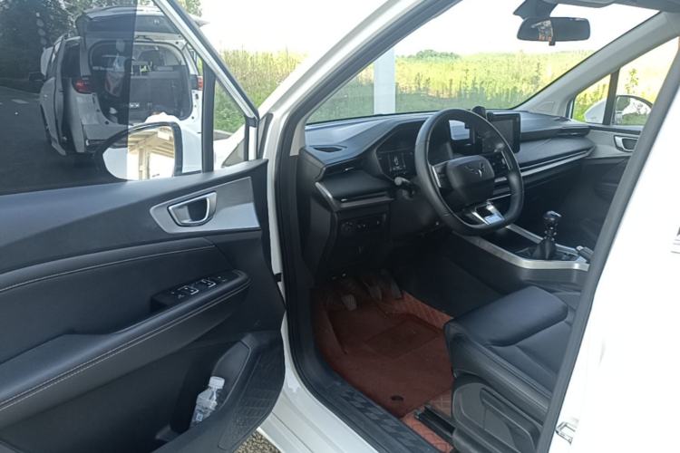 Used Wuling Jiachen 2022 1.5L Manual Light Comfort Edition Driver Seat