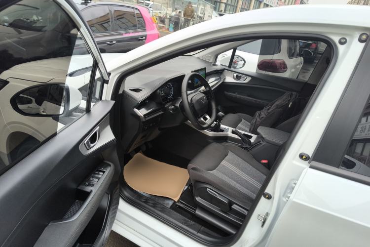 Used Wuling Jiachen 2022 1.5L Manual Enjoyment Elite Model Driver Seat
