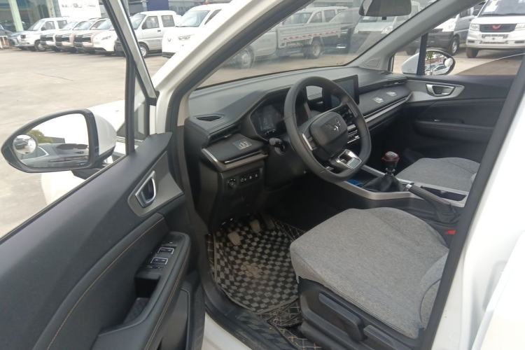 Used Wuling Jiachen 2022 1.5L Manual Comfort Edition Driver Seat