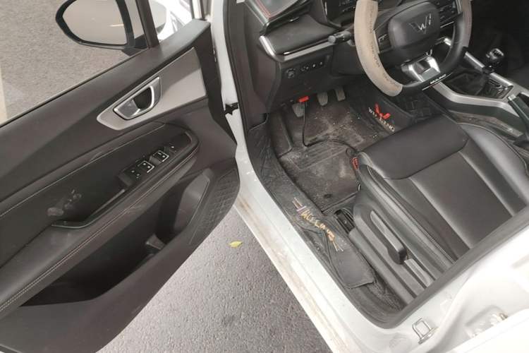 Used Wuling Jiachen 2022 1.5L Manual Comfort Edition Driver Seat