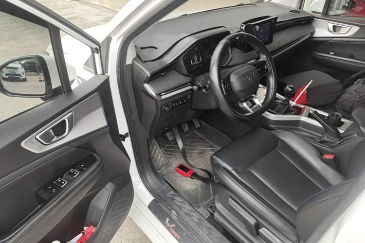 Used Wuling Jiachen 2022 1.5T Manual Comfort & Dynamic Version Driver Seat