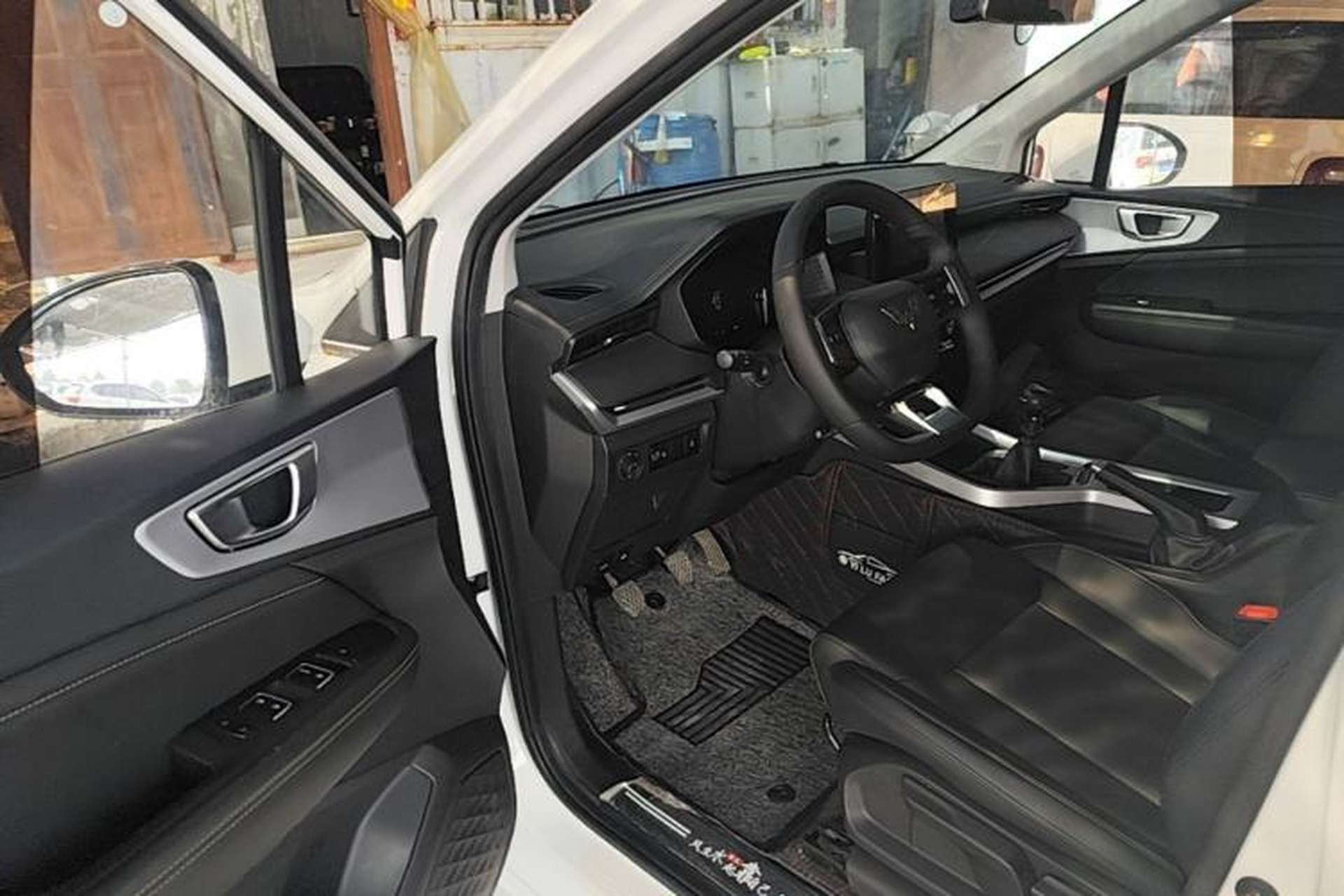 Used Wuling Jiachen 2022 1.5T Manual Light Enjoyment Dynamic Version Driver Seat