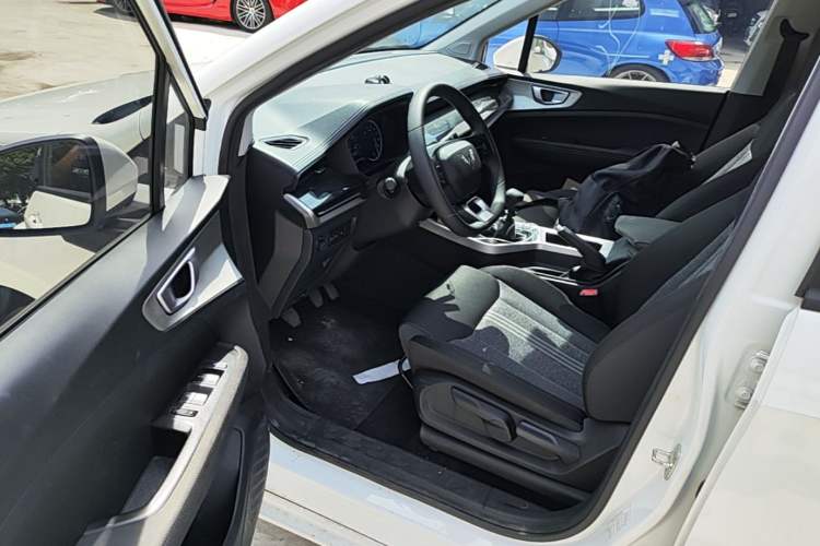 Used Wuling Jiachen 2022 1.5L Manual Enjoyment Elite Model Driver Seat