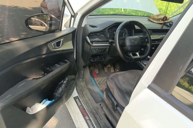 Used Wuling Jiachen 2022 1.5L Manual Enjoyment Elite Model Driver Seat