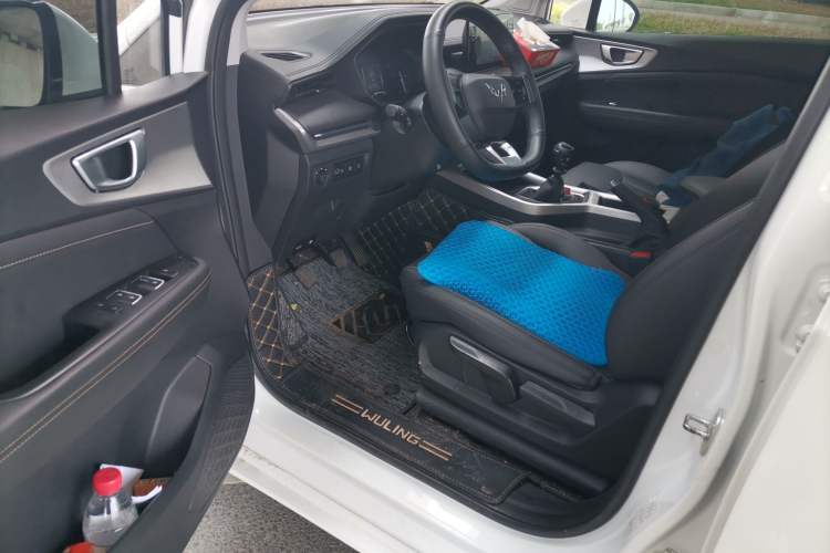 Used Wuling Jiachen 2022 1.5L Manual Comfort Edition Driver Seat