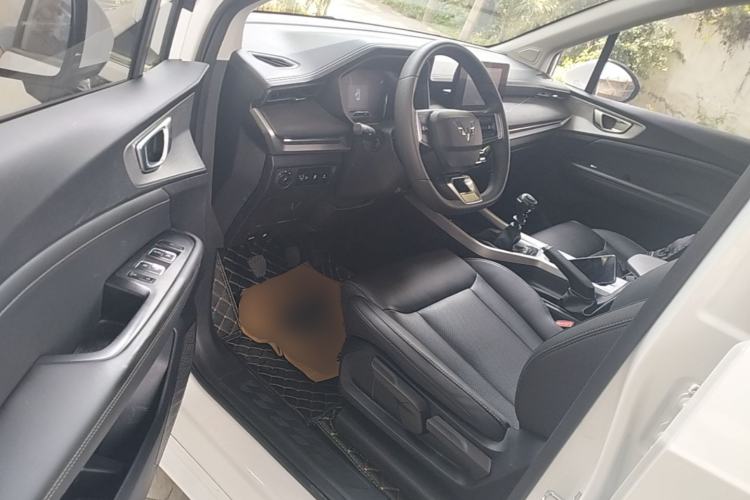 Used Wuling Jiachen 2022 1.5T Manual Comfort & Dynamic Version Driver Seat