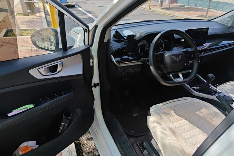 Used Wuling Jiachen 2022 1.5L Manual Enjoyment Elite Model Driver Seat