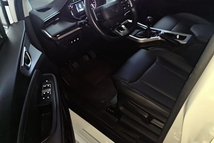Used Wuling Jiachen 2022 1.5L Manual Comfort Edition Driver Seat