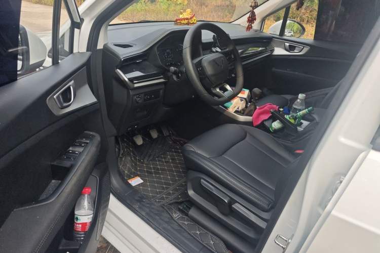 Used Wuling Jiachen 2022 1.5L Manual Enjoyment Elite Model Driver Seat