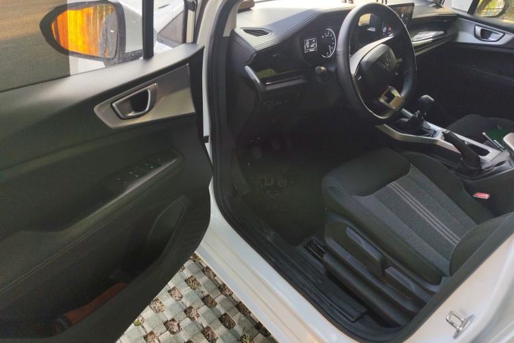 Used Wuling Jiachen 2022 1.5L Manual Enjoyment Elite Model Driver Seat
