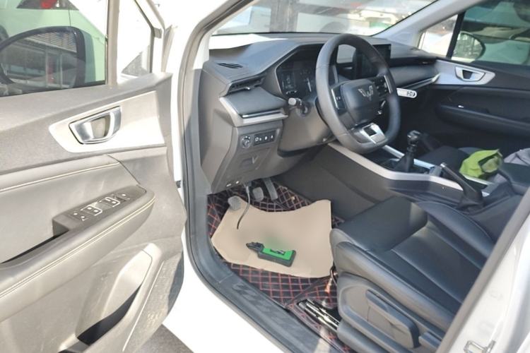 Used Wuling Jiachen 2022 1.5T Manual Light Enjoyment Dynamic Version Driver Seat