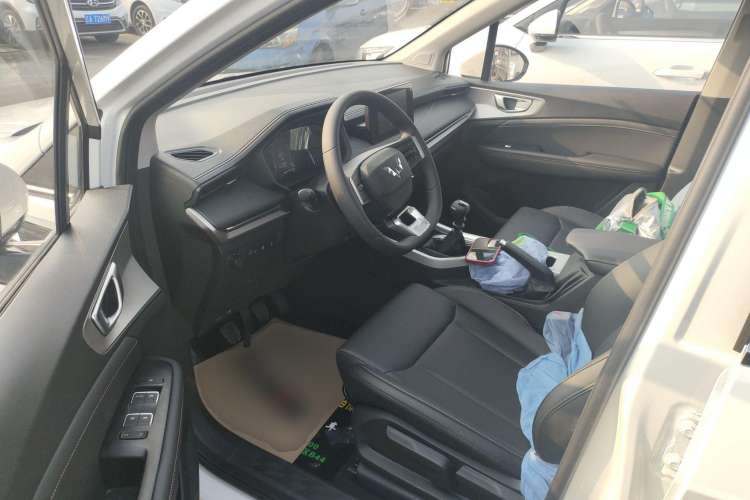 Used Wuling Jiachen 2022 1.5L Manual Comfort Edition Driver Seat