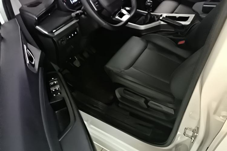 Used Wuling Jiachen 2022 1.5L Manual Comfort Edition Driver Seat