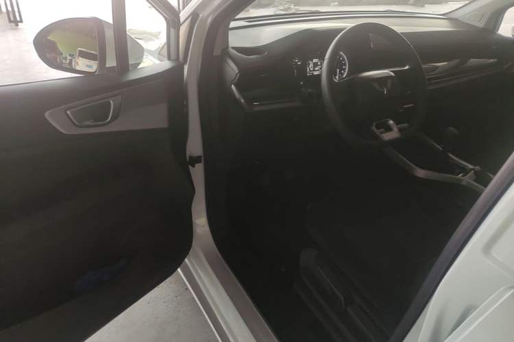 Used Wuling Jiachen 2022 1.5L Manual Enjoyment Elite Model Driver Seat