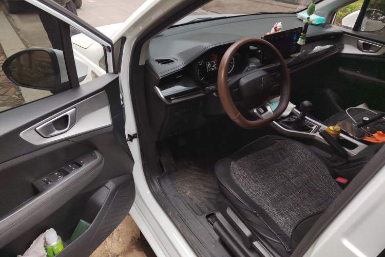 Used Wuling Jiachen 2022 1.5L Manual Enjoyment Elite Model Driver Seat