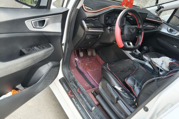 Used Wuling Jiachen 2022 1.5L Manual Enjoyment Elite Model Driver Seat
