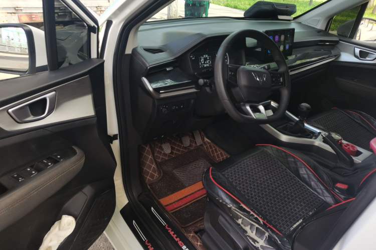 Used Wuling Jiachen 2022 1.5L Manual Enjoyment Elite Model Driver Seat