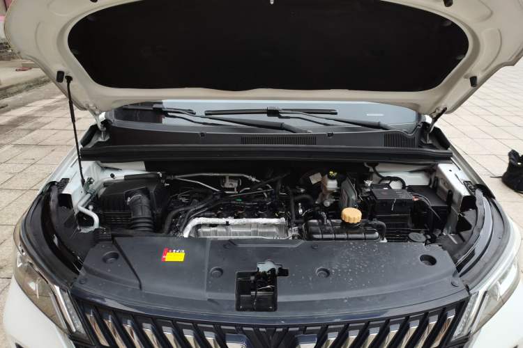 Used Wuling Jiachen 2022 1.5T Manual Light Enjoyment Dynamic Version Engine Bay