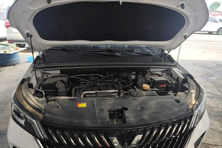 Used Wuling Jiachen 2022 1.5T Manual Light Enjoyment Dynamic Version Engine Bay