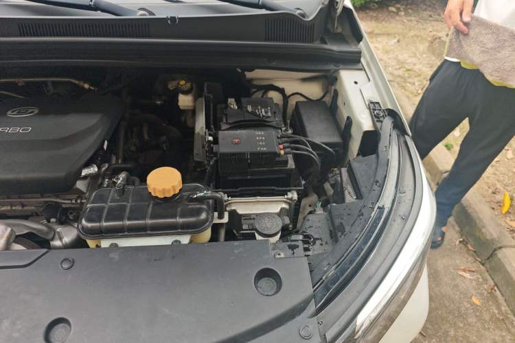 Used Wuling Jiachen 2022 1.5T CVT Deluxe Flagship Edition Engine Bay Left