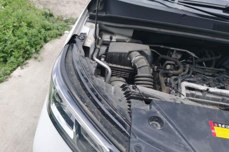 Used Wuling Jiachen 2022 1.5T Manual Comfort & Dynamic Version Engine Bay Right