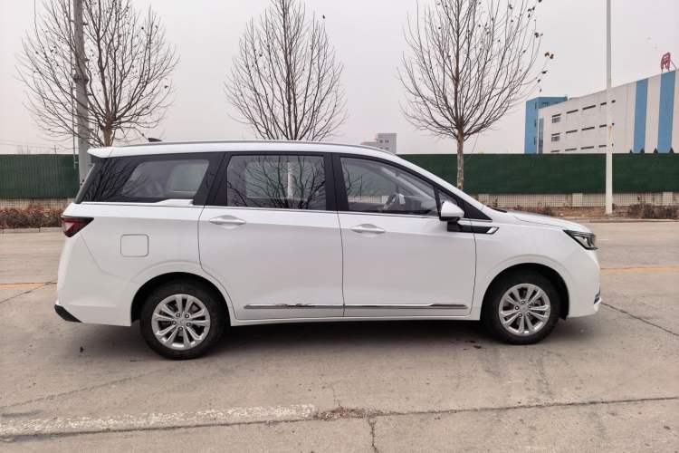 Used Wuling Jiachen 2022 1.5T CVT Smart Luxury Version Exterior 2