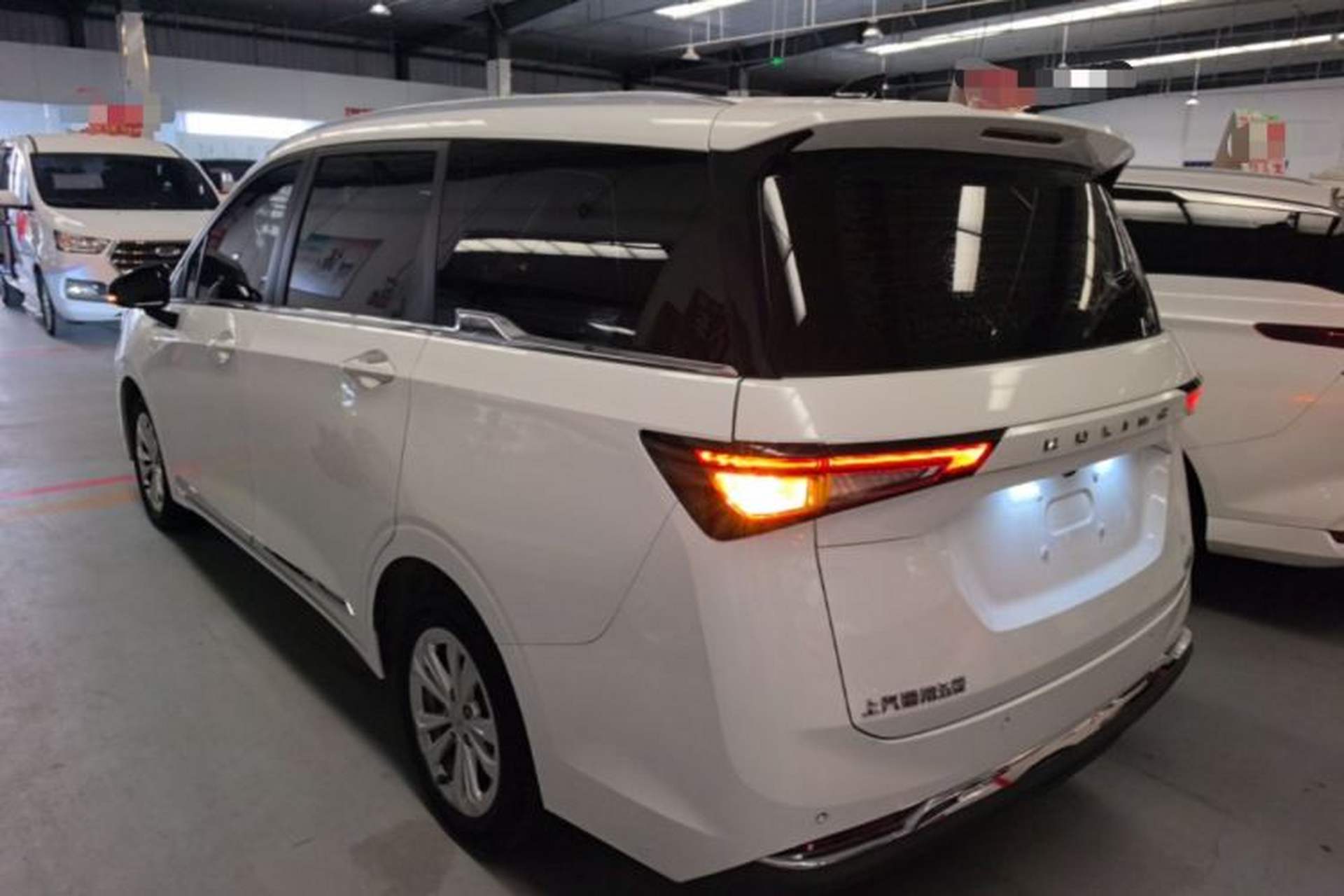 Used Wuling Jiachen 2022 1.5L Manual Light Comfort Edition Exterior 2