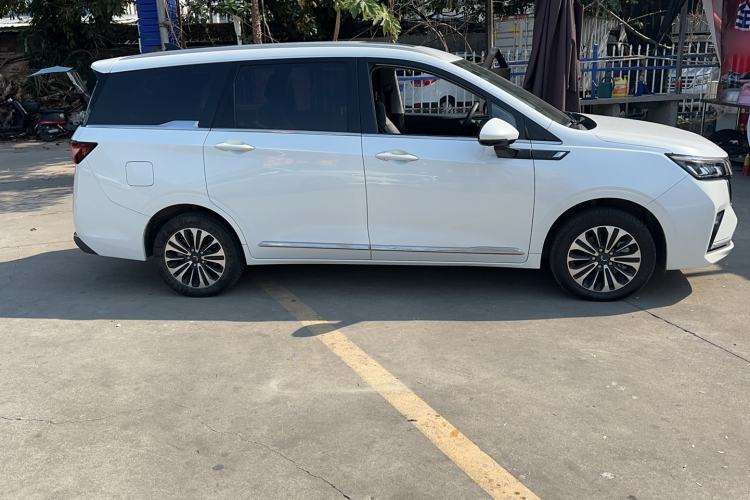 Used Wuling Jiachen 2022 1.5T CVT Deluxe Flagship Edition Exterior 2