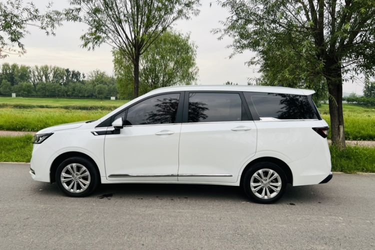 Used Wuling Jiachen 2022 1.5L Manual Comfort Edition Exterior 2