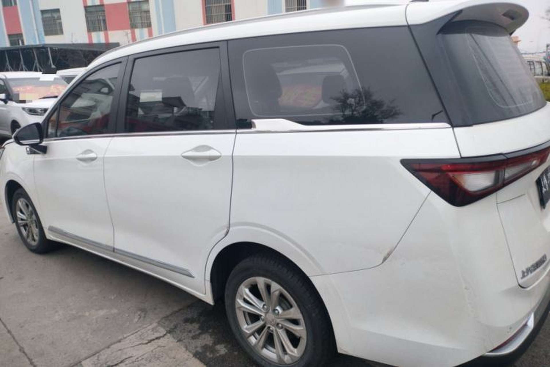 Used Wuling Jiachen 2022 1.5L Manual Comfort Edition Exterior 3