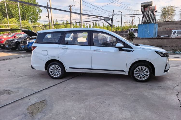 Used Wuling Jiachen 2022 1.5L Manual Enjoyment Elite Model Exterior 3