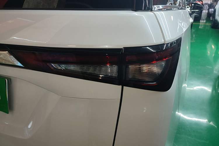 Used Wuling Jiachen 2022 1.5T CVT Smart Luxury Version Exterior 3